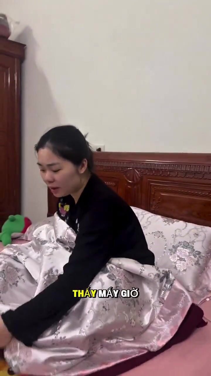 Gạ làm tí mà Chị cứ lườm là sao
